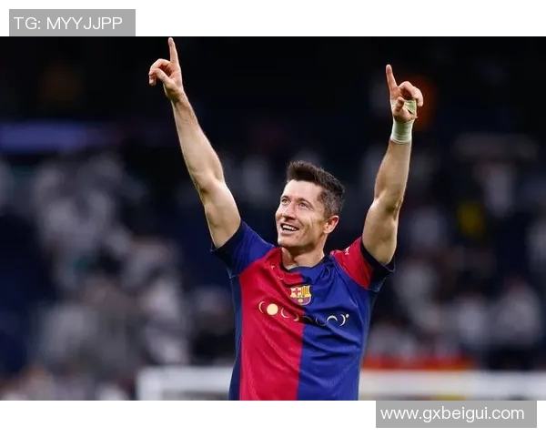 足球明星壁纸莱万的精彩瞬间与个人魅力尽在此处分享